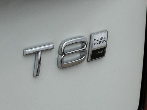New 2026 Volvo XC90 T8 Plus w/ Protection Package Premier image 8