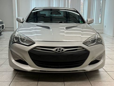 Used 2013 Hyundai Genesis 3.8 image 2