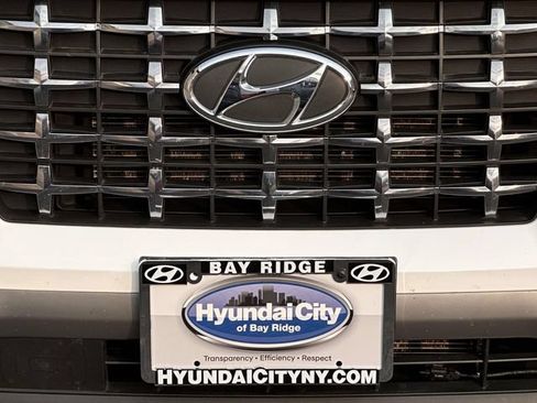 Used 2025 Hyundai Venue Limited FWD image 12