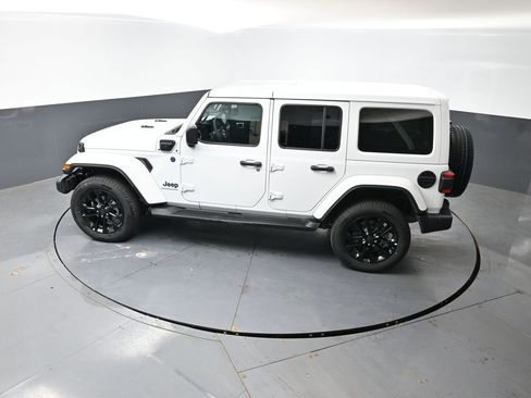 Used 2025 Jeep Wrangler Unlimited Sahara AWD/4WD image 44