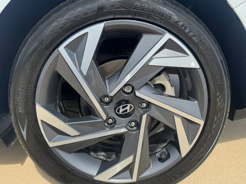 Used 2025 Hyundai Elantra Sport FWD image 17