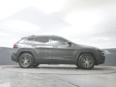 Used 2016 Jeep Cherokee Latitude image 22