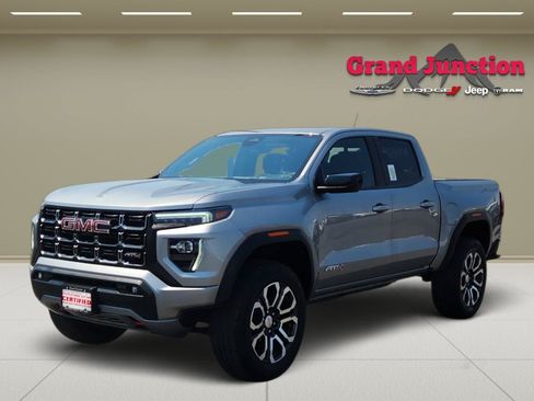 Used 2024 GMC Canyon AT4 w/ AT4 Premium Package AWD/4WD image 3