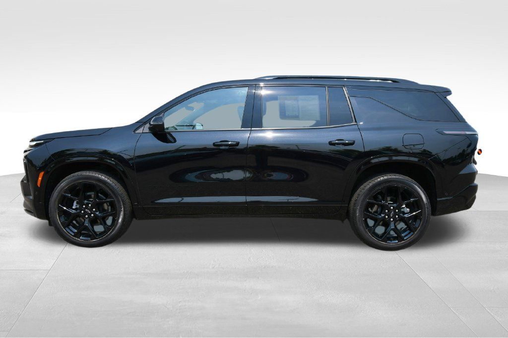 Used 2025 Chevrolet Traverse RS w/ LPO, Floor Liner Package AWD/4WD image 4