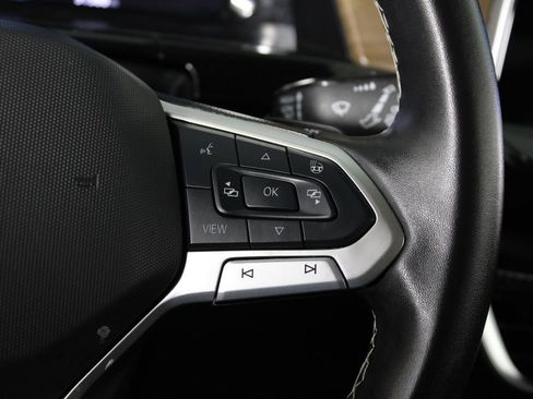 Used 2025 Volkswagen Atlas SE image 27