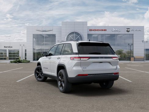 New 2025 Jeep Grand Cherokee Altitude image 3