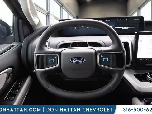 Used 2025 Ford Expedition Active AWD/4WD image 5
