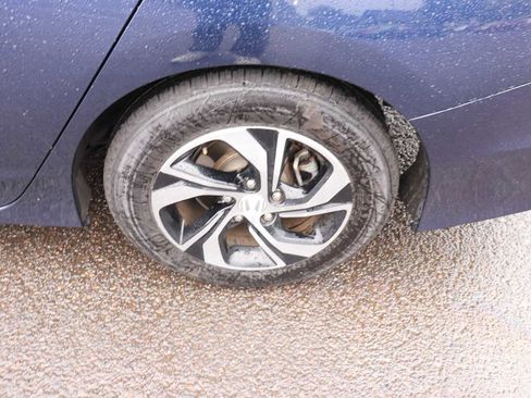 Used 2017 Honda Accord LX image 9