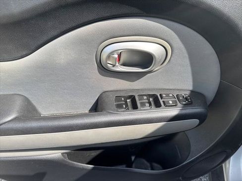 Used 2016 Kia Soul + FWD image 13