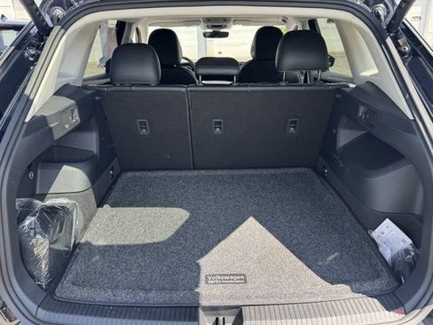 Used 2026 Volkswagen Tiguan SE AWD/4WD image 34