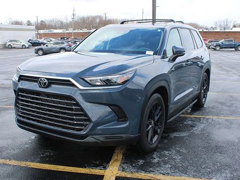 Used 2024 Toyota Grand Highlander XLE image 2