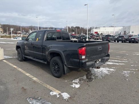 Used 2019 Toyota Tacoma SR image 3