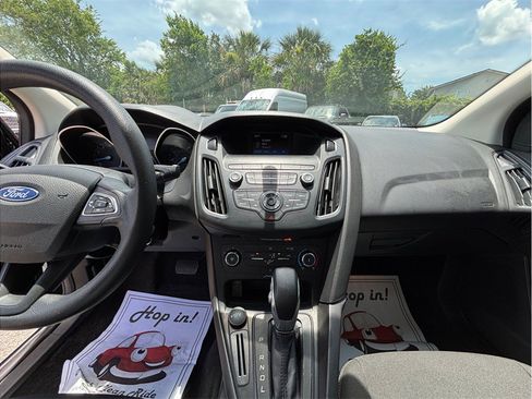 Used 2018 Ford Focus SE FWD image 11