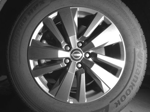 Used 2025 Nissan Pathfinder SV AWD/4WD image 12