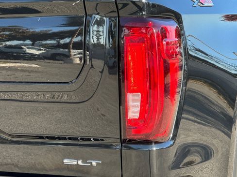 Used 2023 GMC Sierra 1500 SLT w/ SLT Premium Package image 27