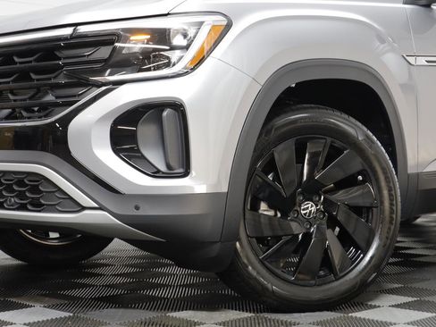 New 2026 Volkswagen Atlas Cross Sport SE image 3