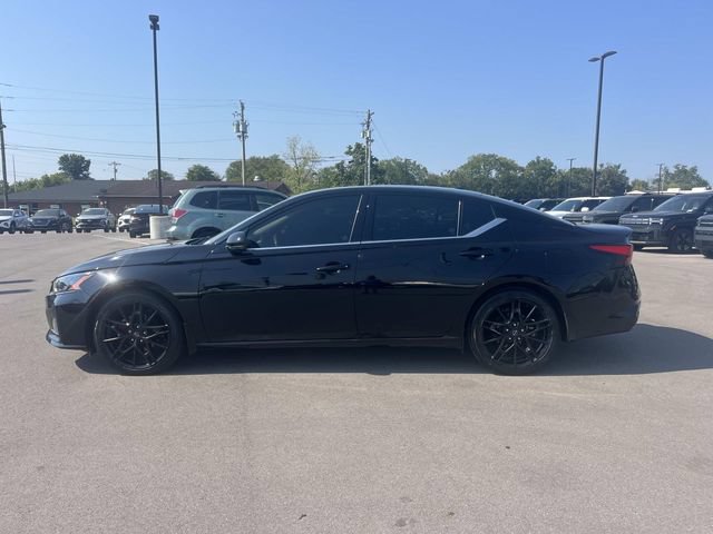 Used 2023 Nissan Altima 2.0 SR FWD image 2