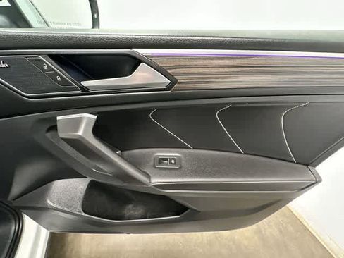 Certified 2022 Volkswagen Tiguan SEL R-Line image 25