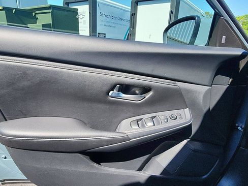 Used 2024 Nissan Sentra SV FWD image 18