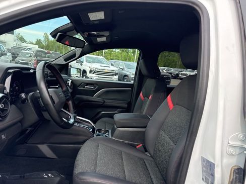 Used 2025 Chevrolet Colorado Z71 image 9