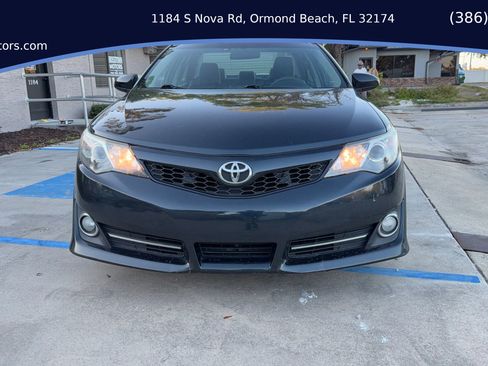 Used 2014 Toyota Camry L image 2