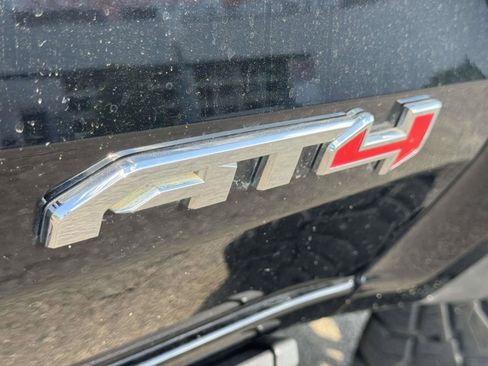 Used 2023 GMC Canyon AT4 w/ AT4 Premium Package AWD/4WD image 13