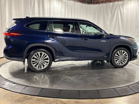 Used 2021 Toyota Highlander Platinum AWD/4WD image 10