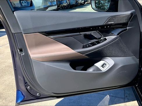 New 2026 BMW 530i xDrive w/ M Sport Package image 10