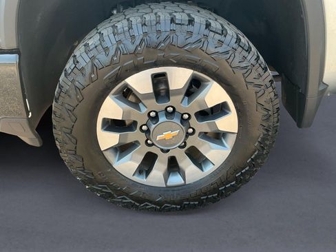 Used 2024 Chevrolet Silverado 2500 Custom w/ Custom Convenience Package AWD/4WD image 9