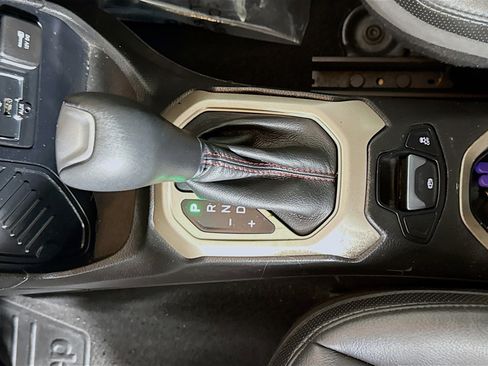 Used 2016 Jeep Renegade Limited image 19