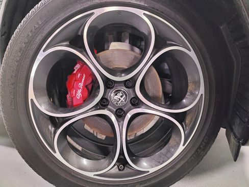 Used 2024 Alfa Romeo Stelvio Veloce AWD/4WD image 28
