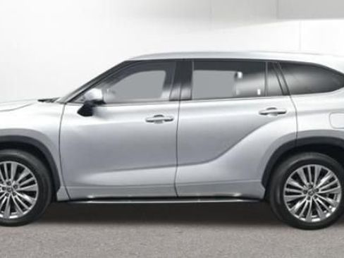 Used 2023 Toyota Highlander Platinum image 2