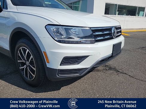 Certified 2021 Volkswagen Tiguan SE w/ Panoramic Sunroof Package AWD/4WD image 21