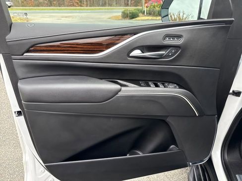 Certified 2022 Cadillac Escalade ESV Premium Luxury image 16