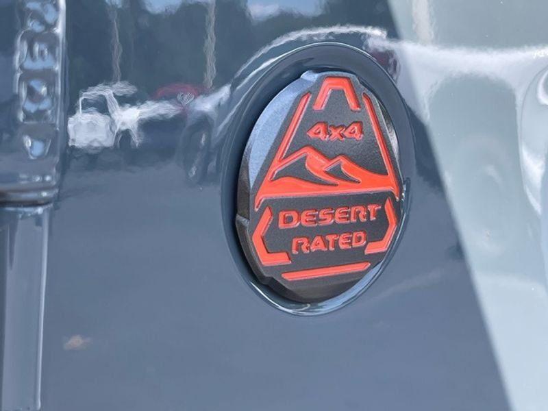 Used 2024 Jeep Gladiator Mojave w/ Technology Group AWD/4WD image 15