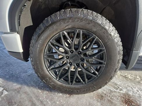 Used 2023 GMC Sierra 1500 AT4 w/ Technology Package image 7