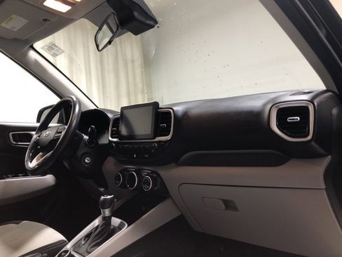 Used 2023 Hyundai Venue SEL image 14
