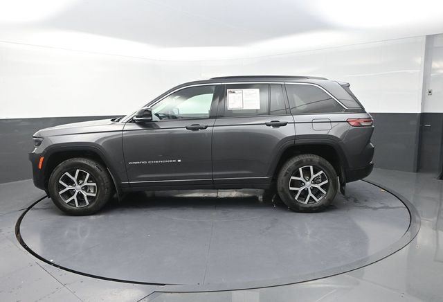 Used 2024 Jeep Grand Cherokee Limited AWD/4WD image 6