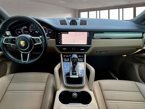 Used 2023 Porsche Cayenne Platinum Edition image 15