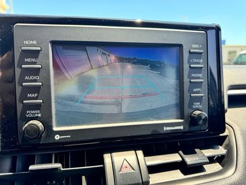 Used 2022 Toyota RAV4 LE AWD/4WD image 15