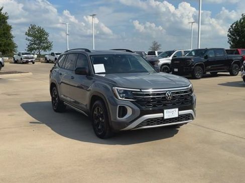 Used 2024 Volkswagen Atlas Peak Edition SE AWD/4WD image 3