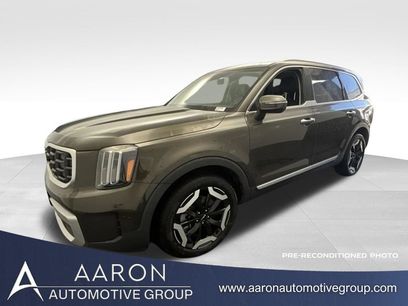 Used 2023 Kia Telluride S w/ S Sunroof Package