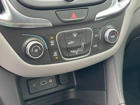 Used 2021 Chevrolet Equinox LS image 21