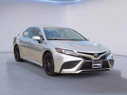 Used 2021 Toyota Camry XSE FWD image 3