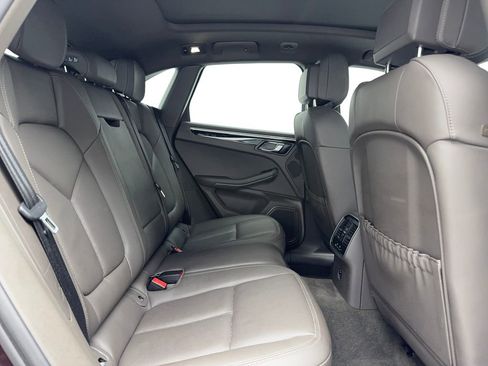 Used 2023 Porsche Macan image 13