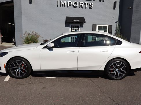 Used 2026 BMW i5 eDrive40 w/ M Sport Package AWD/4WD image 9