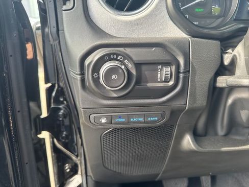 Used 2025 Jeep Wrangler Unlimited Sahara w/ Safety Group image 22