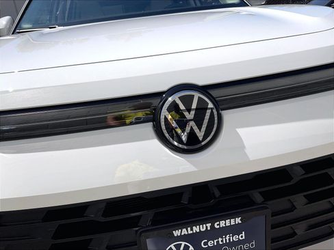 Certified 2025 Volkswagen Tiguan SE AWD/4WD image 28