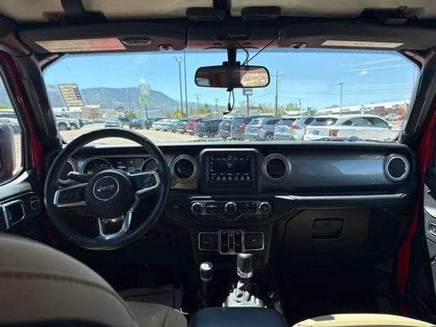 Used 2018 Jeep Wrangler Unlimited Sahara AWD/4WD image 14
