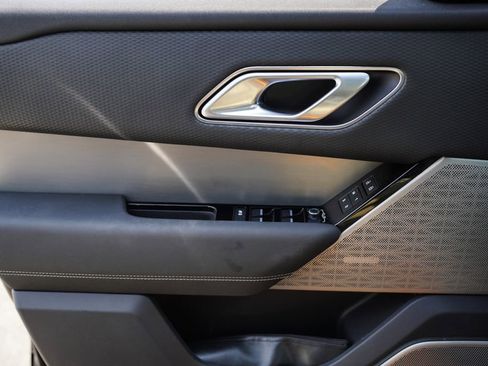 Used 2022 Land Rover Range Rover Velar R-Dynamic S AWD/4WD image 36